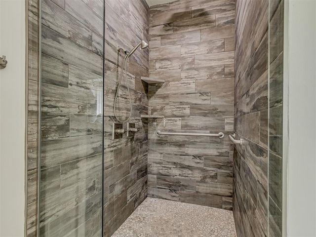 6909 W Waterloo Court, Edmond, OK 73025
