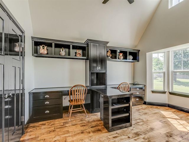 6909 W Waterloo Court, Edmond, OK 73025
