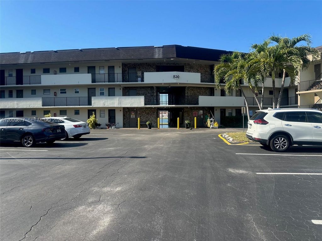 1530 NE 191st St 205, Miami, FL 33179