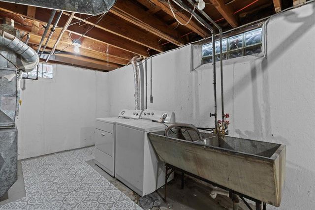 9010 Leverne, Redford, MI 48239