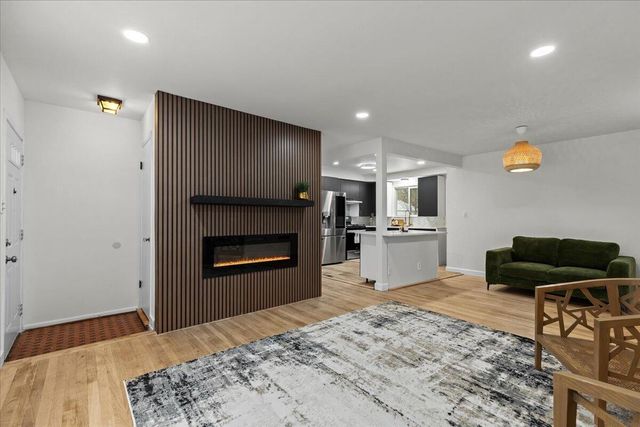 9010 Leverne, Redford, MI 48239