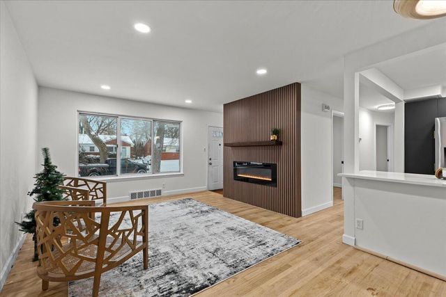 9010 Leverne, Redford, MI 48239