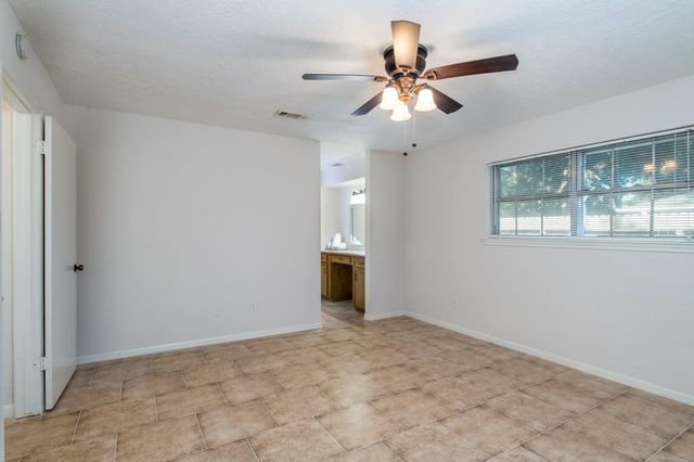 1830 Baker Drive, Tomball, TX 77375