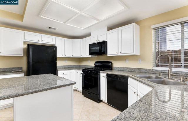 1054 Saint Raphael Dr, Bay Point, CA 94565