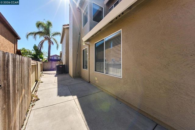 1054 Saint Raphael Dr, Bay Point, CA 94565