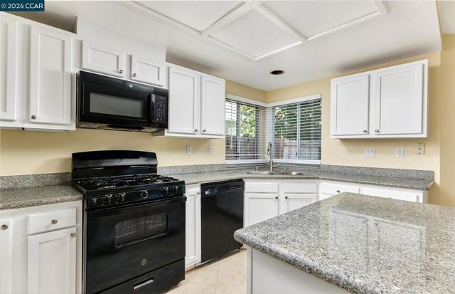 1054 Saint Raphael Dr, Bay Point, CA 94565