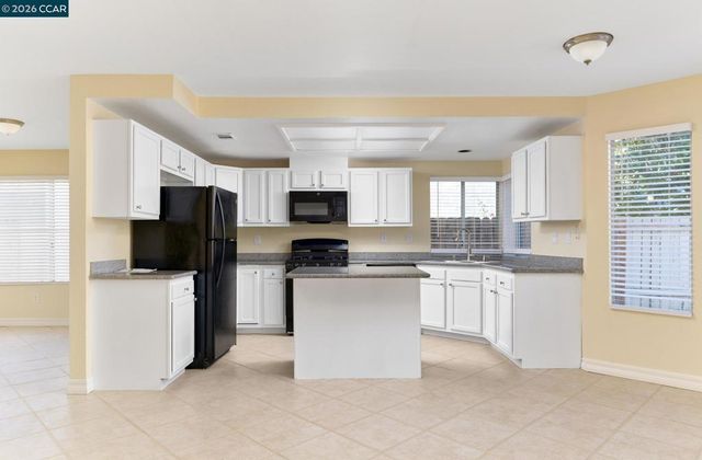 1054 Saint Raphael Dr, Bay Point, CA 94565