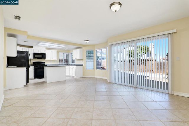 1054 Saint Raphael Dr, Bay Point, CA 94565