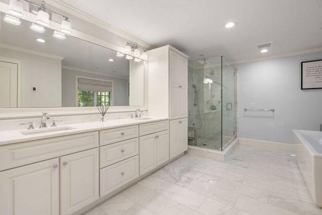 59 Cleveland Road, Wellesley, MA 02481