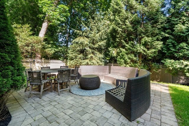 59 Cleveland Road, Wellesley, MA 02481