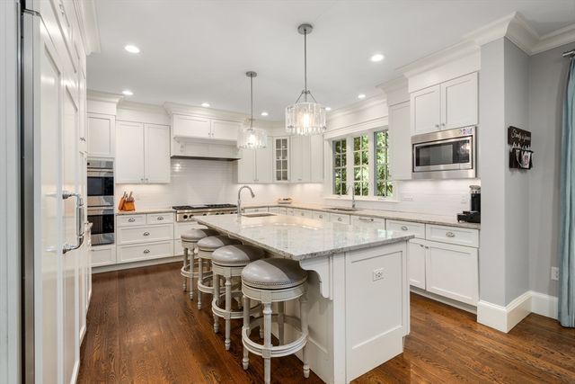 59 Cleveland Road, Wellesley, MA 02481