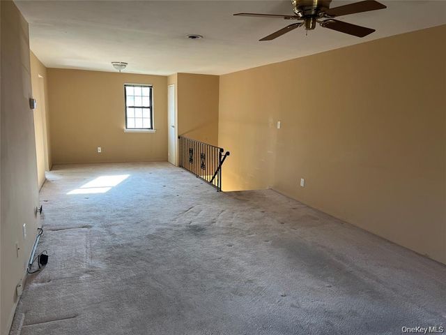 45 Newbrook Lane 45, Bay Shore, NY 11706