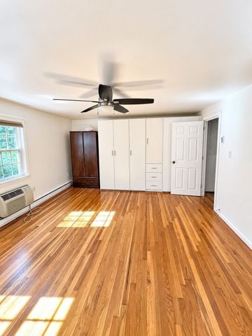 60 Lake Street J, Winchester, MA 01890