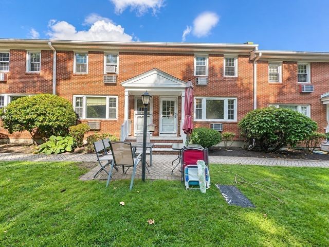 60 Lake Street J, Winchester, MA 01890