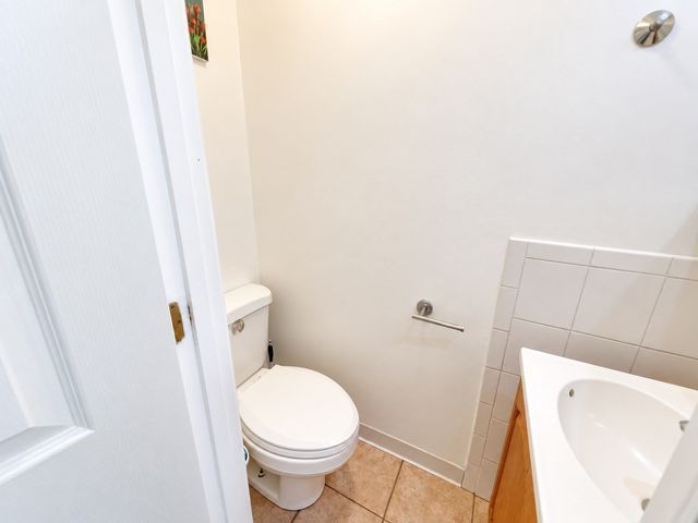 60 Lake Street J, Winchester, MA 01890