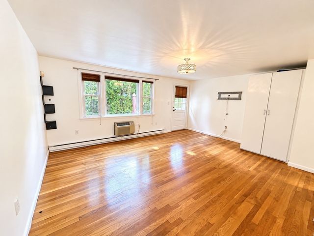 60 Lake Street J, Winchester, MA 01890