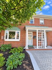 60 Lake Street J, Winchester, MA 01890