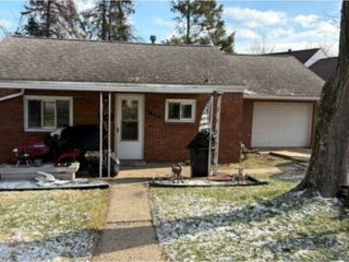 118 Delrose Dr, Liberty Boro, PA 15133