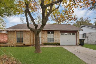 4819 Hannas Reef Drive, Bacliff, TX 77518