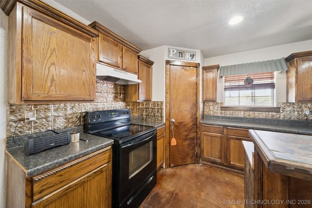 11822 S Rawhide Road E, Claremore, OK 74017