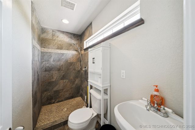 11822 S Rawhide Road E, Claremore, OK 74017