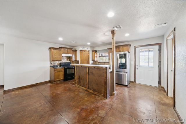 11822 S Rawhide Road E, Claremore, OK 74017