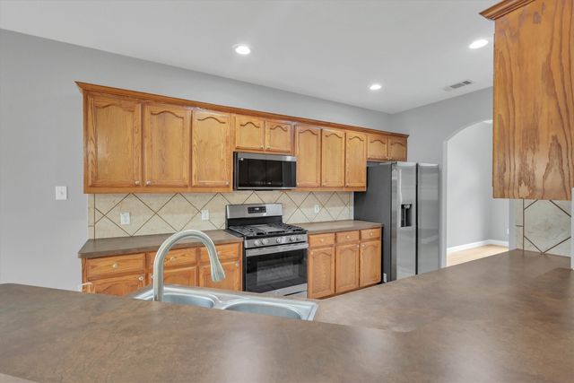 6113 Farrah Drive, Fort Worth, TX 76131