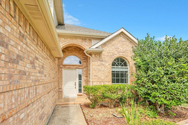 6113 Farrah Drive, Fort Worth, TX 76131