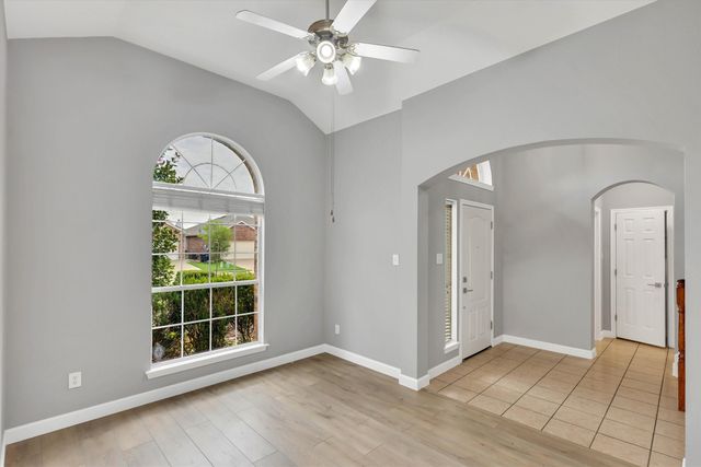 6113 Farrah Drive, Fort Worth, TX 76131