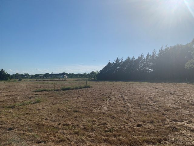 10843 E Line Road, Trenton, TX 75490