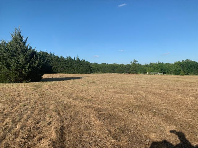 10843 E Line Road, Trenton, TX 75490