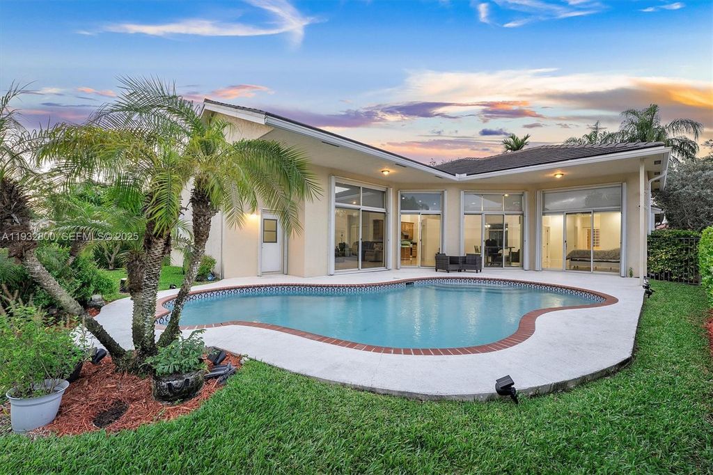 2667 Palmer Pl, Weston, FL 33332