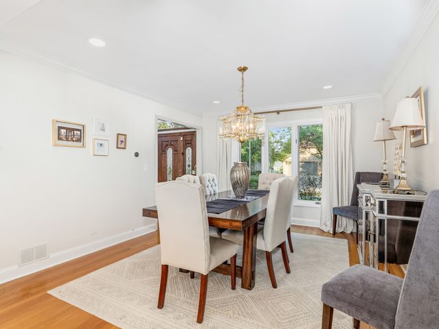204 Rosedale Court, Bloomingdale, IL 60108