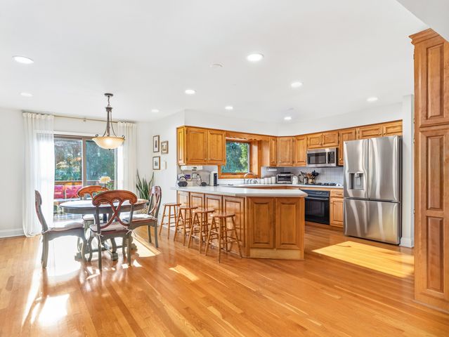 204 Rosedale Court, Bloomingdale, IL 60108