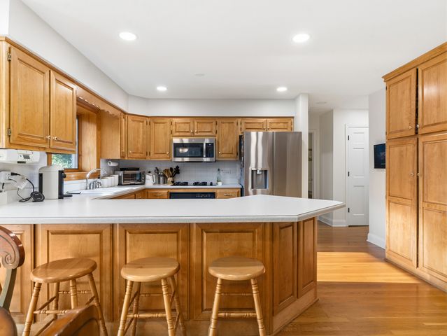204 Rosedale Court, Bloomingdale, IL 60108