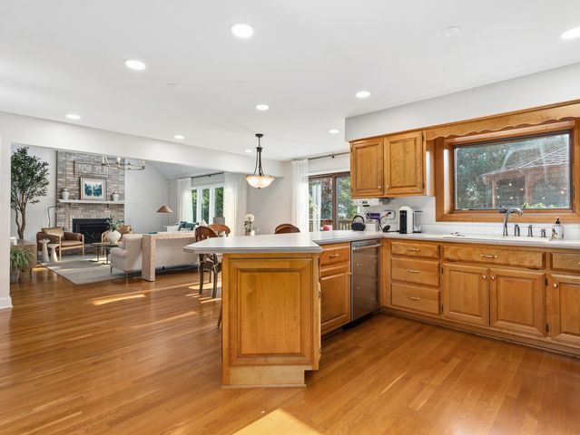 204 Rosedale Court, Bloomingdale, IL 60108