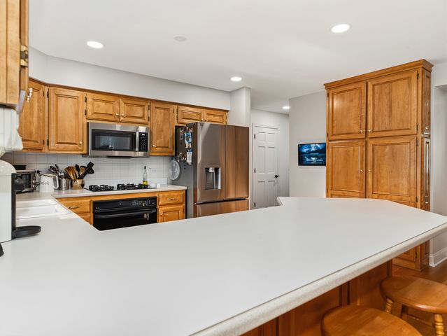 204 Rosedale Court, Bloomingdale, IL 60108