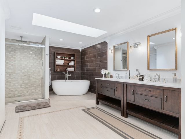 204 Rosedale Court, Bloomingdale, IL 60108