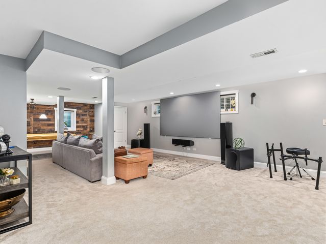 204 Rosedale Court, Bloomingdale, IL 60108