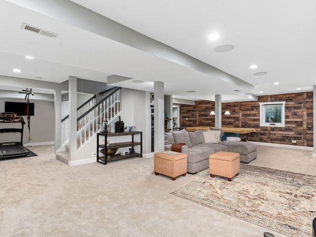 204 Rosedale Court, Bloomingdale, IL 60108