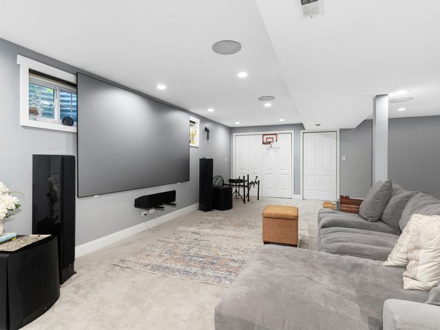 204 Rosedale Court, Bloomingdale, IL 60108