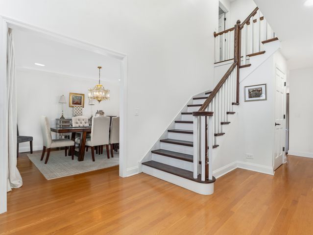 204 Rosedale Court, Bloomingdale, IL 60108