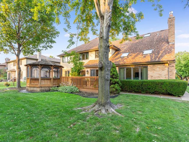 204 Rosedale Court, Bloomingdale, IL 60108