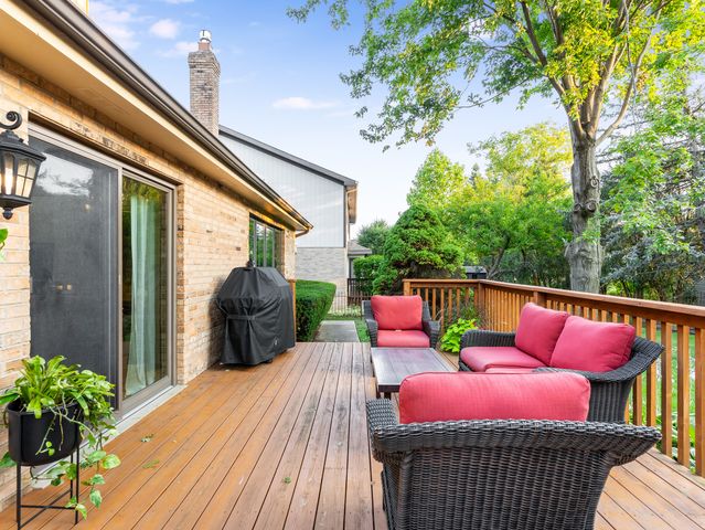 204 Rosedale Court, Bloomingdale, IL 60108