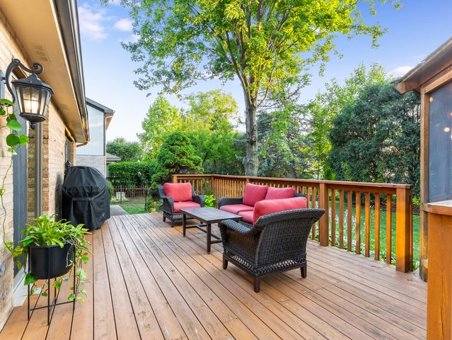 204 Rosedale Court, Bloomingdale, IL 60108