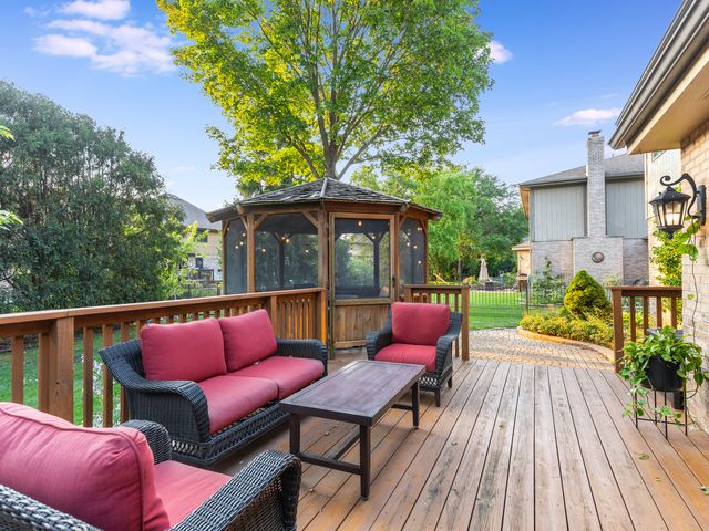 204 Rosedale Court, Bloomingdale, IL 60108