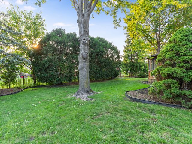 204 Rosedale Court, Bloomingdale, IL 60108