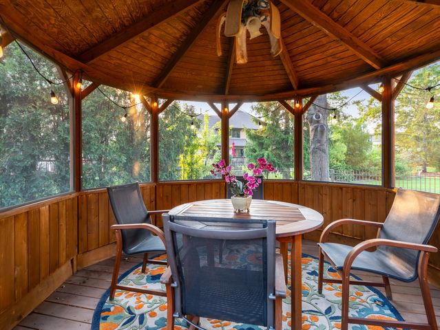 204 Rosedale Court, Bloomingdale, IL 60108