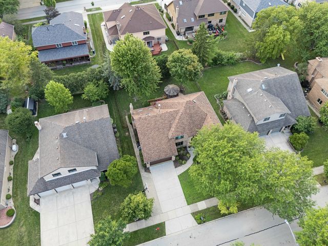 204 Rosedale Court, Bloomingdale, IL 60108