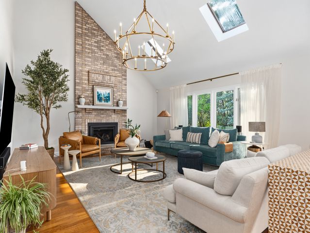 204 Rosedale Court, Bloomingdale, IL 60108